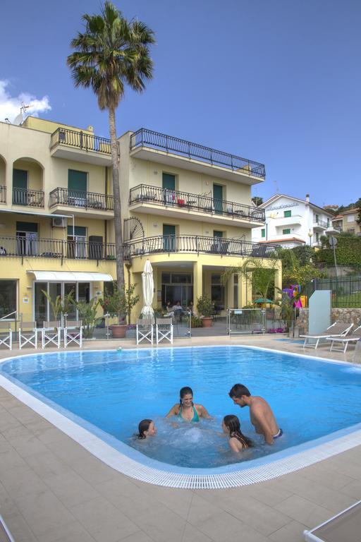 Hotel Casella Pietra Ligure Exterior foto